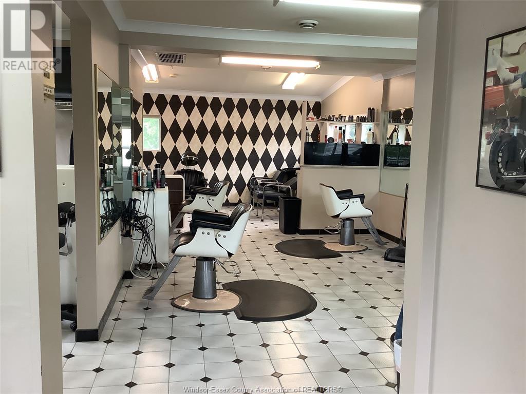 222 Lauzon, Windsor, Ontario  N8S 3L6 - Photo 3 - 25012119