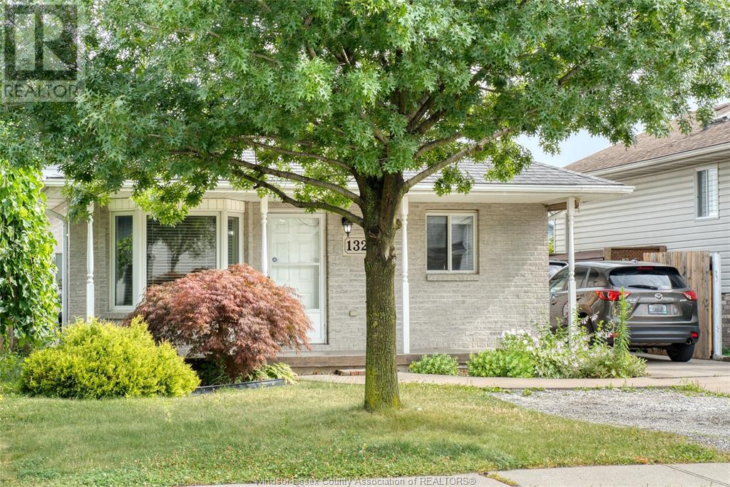 1329 FOSTER AVENUE, Windsor, Ontario