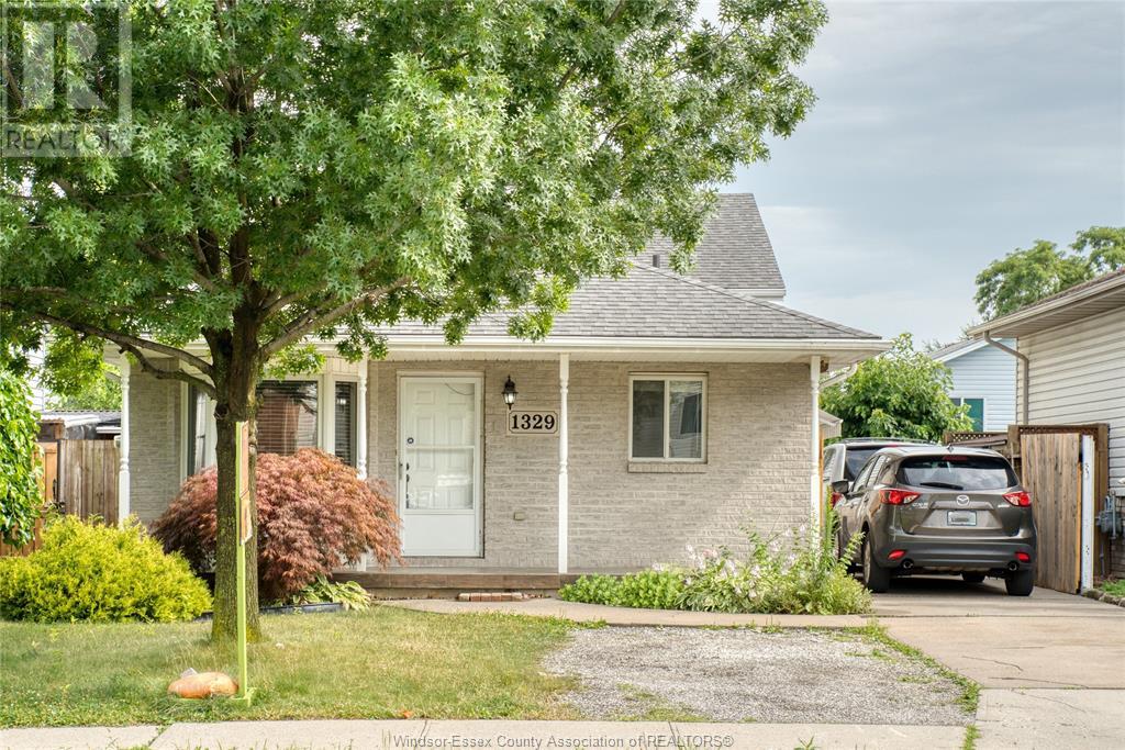 1329 Foster Avenue, Windsor, Ontario  N8W 5P3 - Photo 2 - 25017814