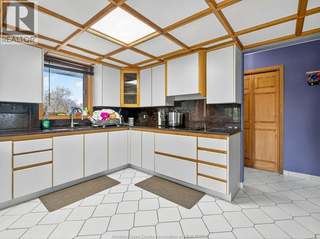 2495 Division Road North, Kingsville, Ontario  N9Y 2E5 - Photo 15 - 25028053