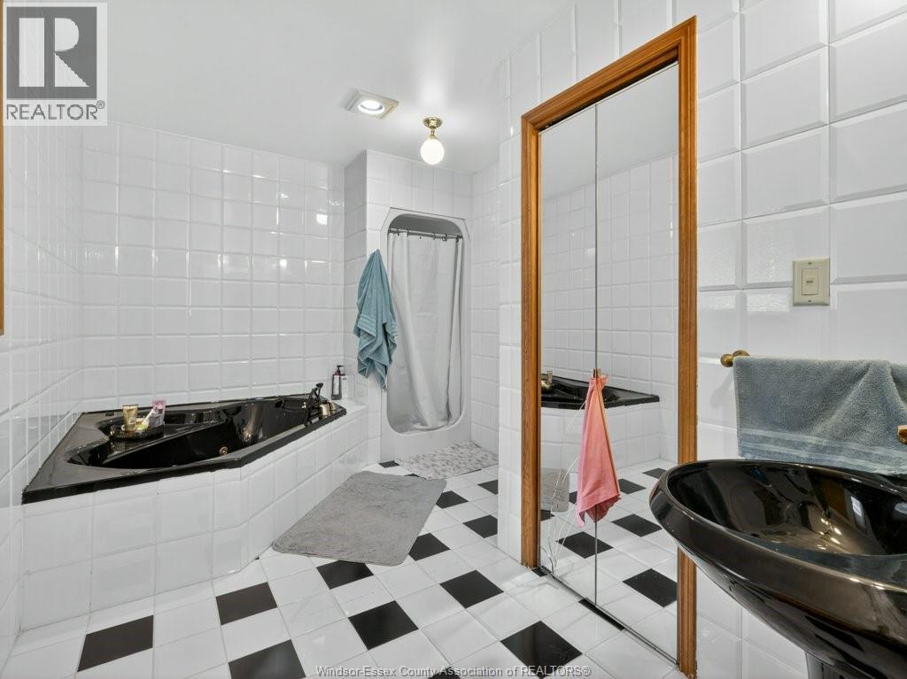 2495 Division Road North, Kingsville, Ontario  N9Y 2E5 - Photo 22 - 25028053