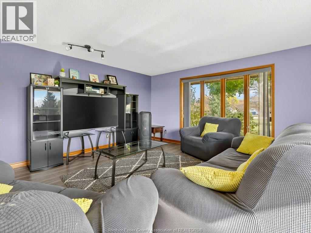 2495 Division Road North, Kingsville, Ontario  N9Y 2E5 - Photo 6 - 25028053