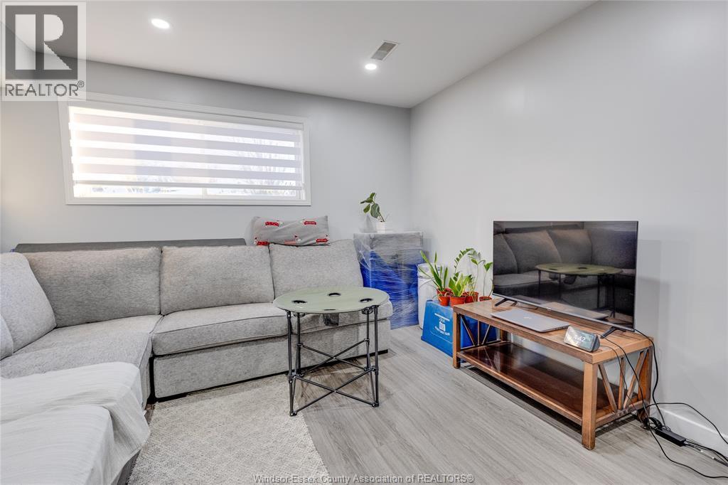 12726 Horwood Crescent Unit# Lower, Tecumseh, Ontario  N8N 4T9 - Photo 4 - 25029325