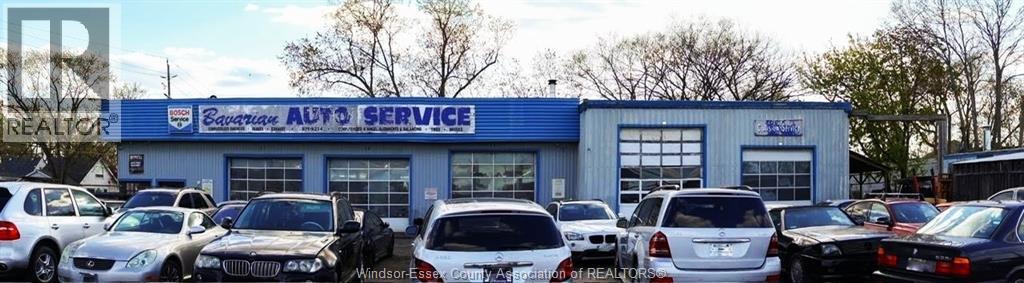 940 Giles West, Windsor, Ontario  N9A 6J1 - Photo 2 - 25030546