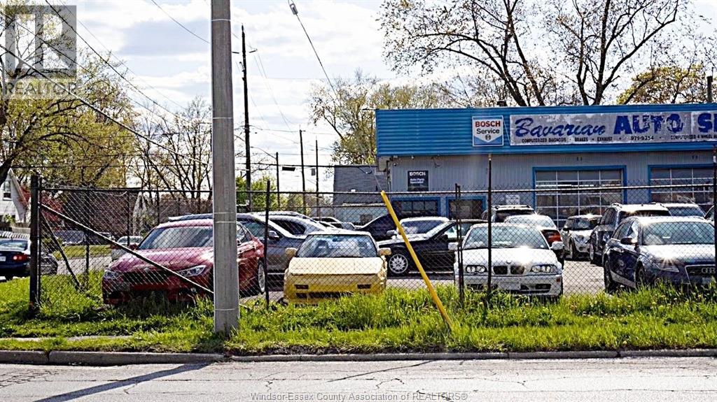 940 Giles West, Windsor, Ontario  N9A 6J1 - Photo 8 - 25030546