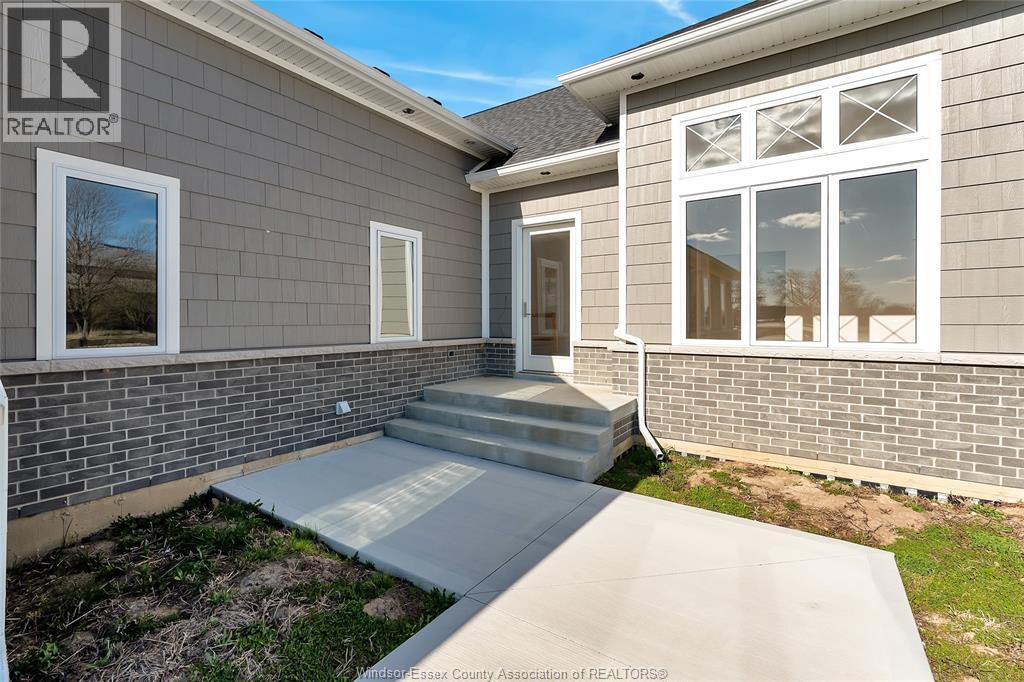 31 Sandcastle, Amherstburg, Ontario  N9V 0J2 - Photo 2 - 25031362