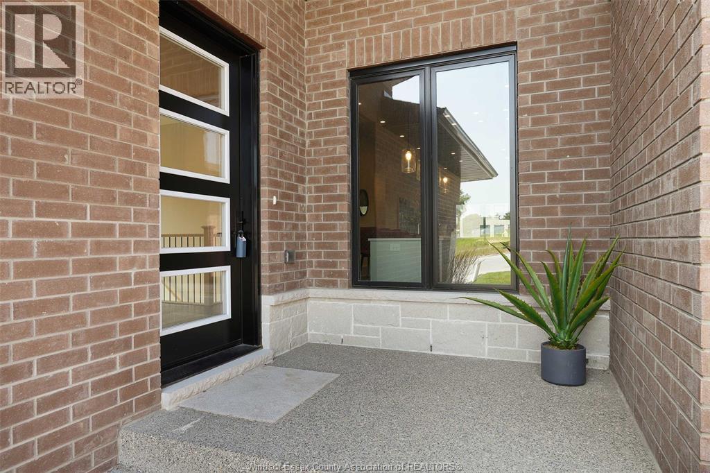 592 Lily Mac Boulevard, Windsor, Ontario  N6E 3N7 - Photo 5 - 25031554