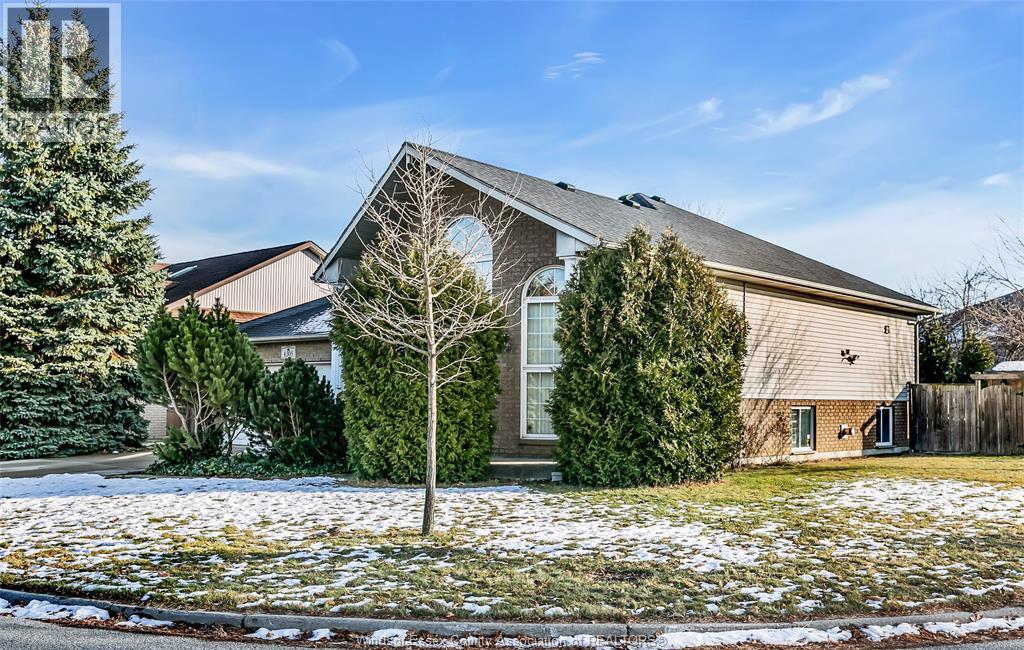 4305 Golfcourse Crescent, Windsor, Ontario  N9G 2P5 - Photo 2 - 25032091