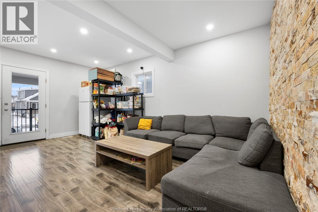 926 Curry Avenue, Windsor, Ontario  N9B 2C5 - Photo 7 - 26000381