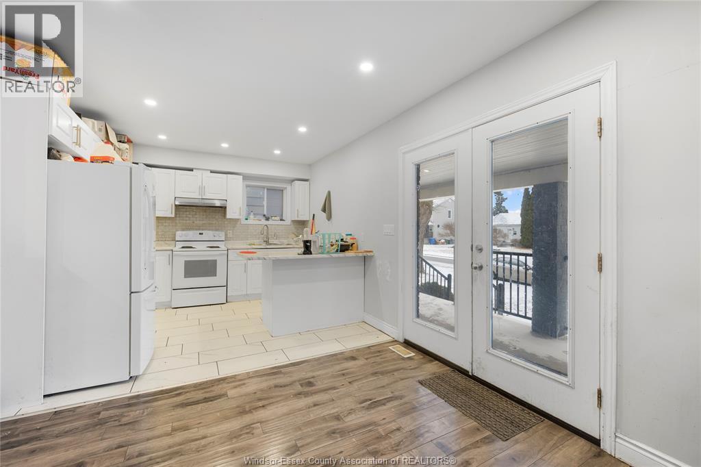 926 Curry Avenue, Windsor, Ontario  N9B 2C5 - Photo 9 - 26000381