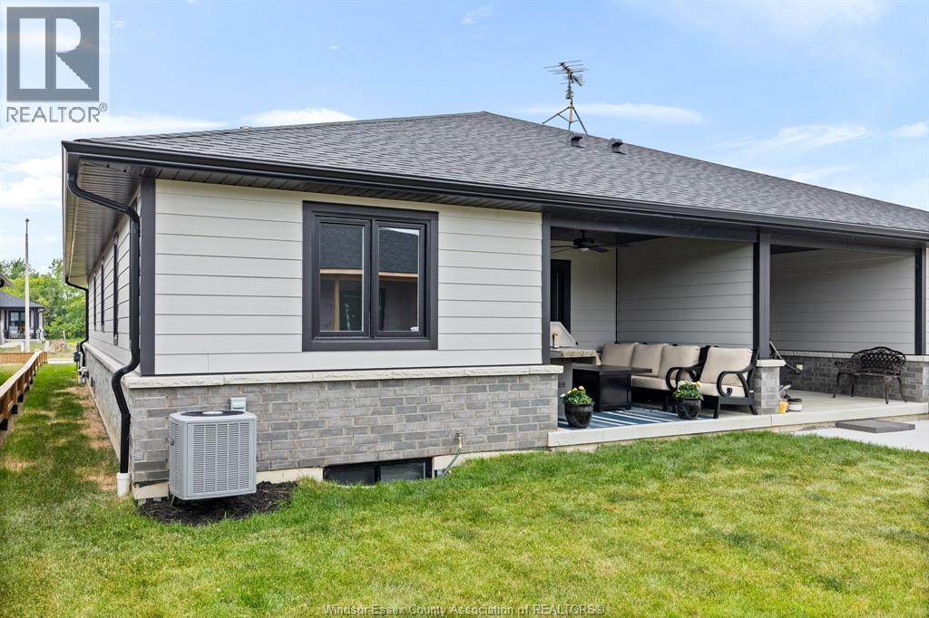 76 Mckenzie, Essex, Ontario  N0R 1G0 - Photo 4 - 26000401