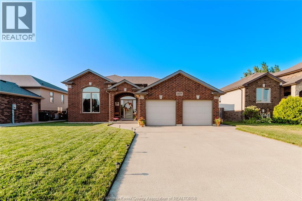1429 OAKWOOD AVENUE, Lakeshore, Ontario