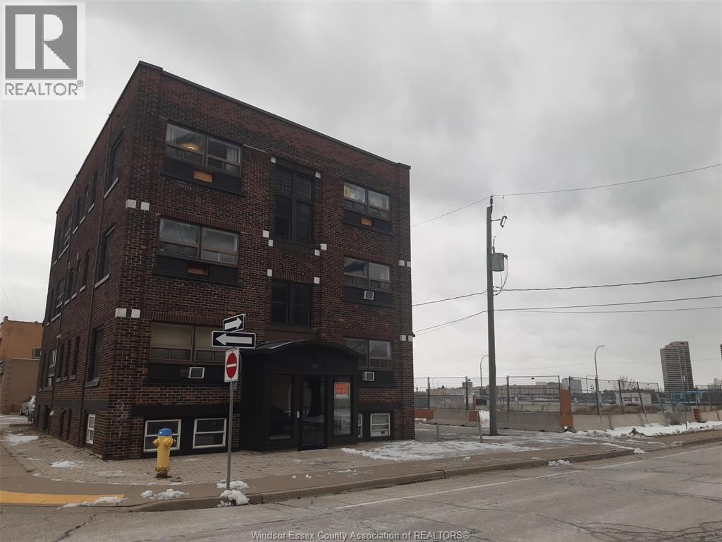 147 Janette Avenue, Windsor, Ontario  N9A 4Y7 - Photo 2 - 26000548