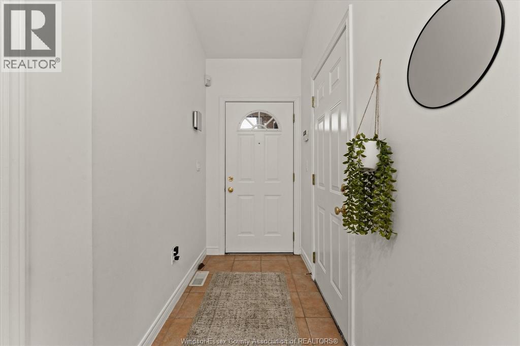 3772 Prairie Court, Windsor, Ontario  N9G 2X3 - Photo 4 - 26001047