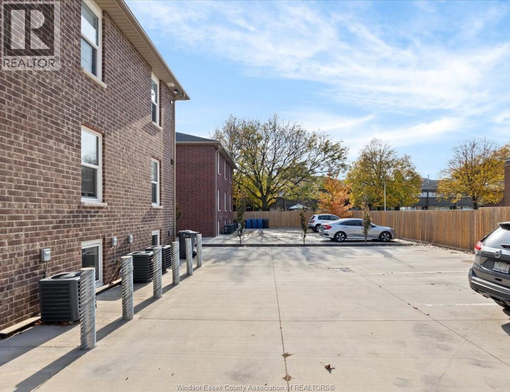 3340 Bloomfield Unit# Per Room, Windsor, Ontario  N9C 1R3 - Photo 8 - 26001118