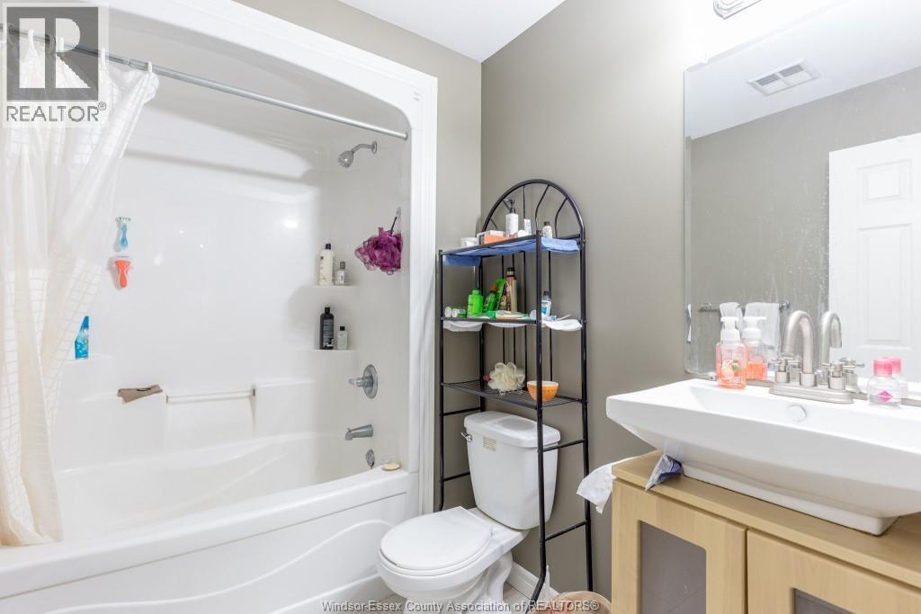 700 Bridge Avenue Unit# Per Room, Windsor, Ontario  N9B 2M6 - Photo 7 - 26001131
