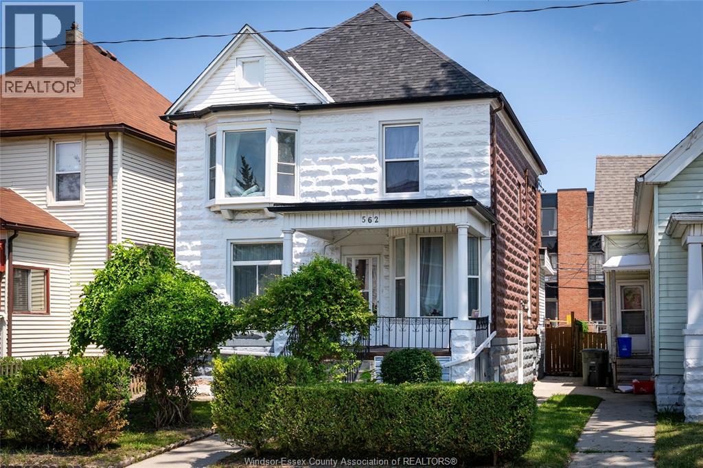 562 DOUGALL, Windsor, Ontario