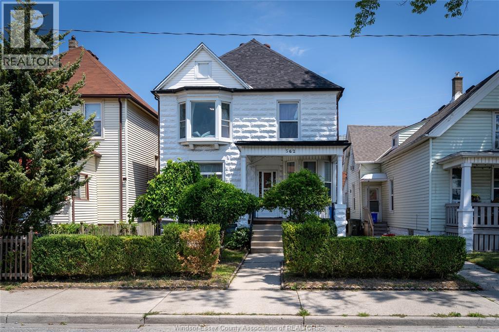 562 Dougall, Windsor, Ontario  N9A 4P6 - Photo 2 - 26001264
