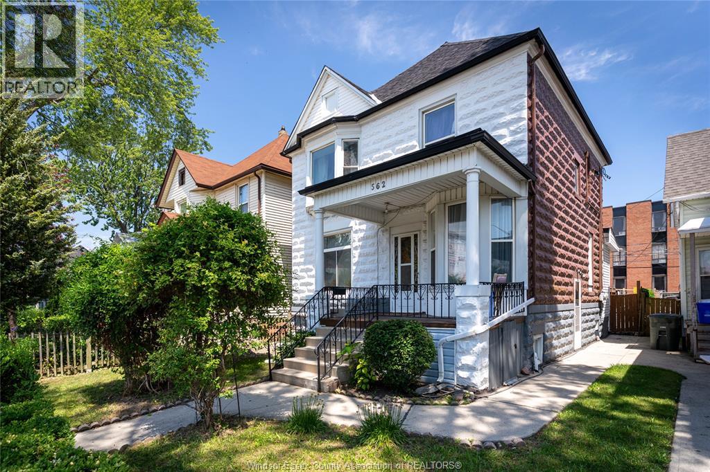 562 Dougall, Windsor, Ontario  N9A 4P6 - Photo 3 - 26001264