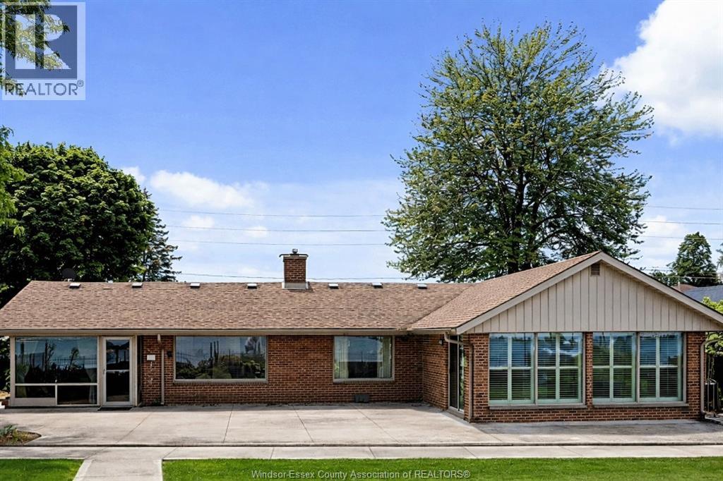 8280 Riverside Dr East, Windsor, Ontario  N8S 1E6 - Photo 3 - 26001873