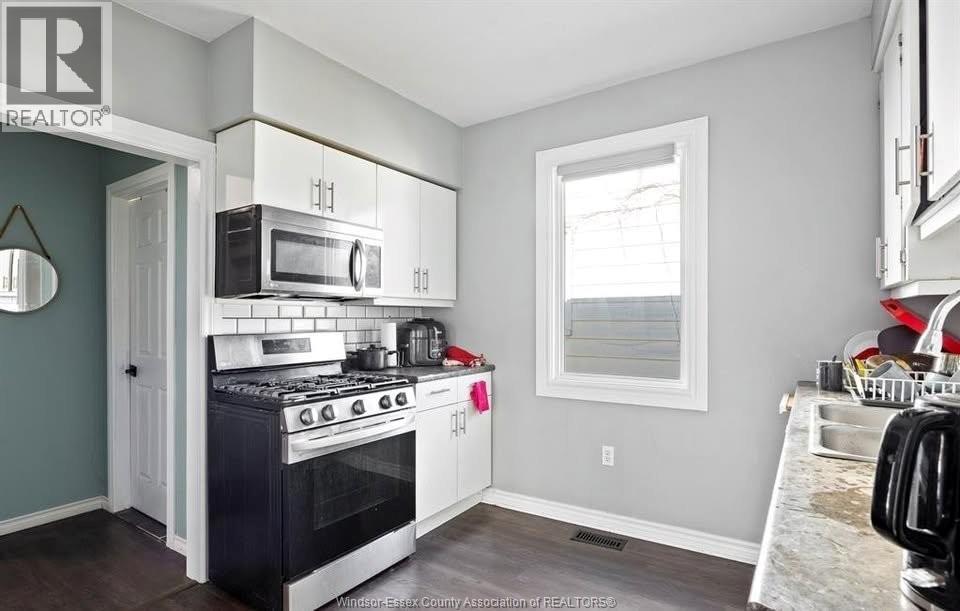 374 Rankin, Windsor, Ontario  N9B 2R7 - Photo 4 - 26001885