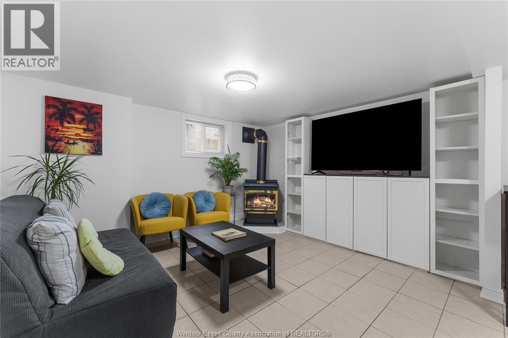1229 Chilver, Windsor, Ontario  N8Y 2L2 - Photo 2 - 26002062
