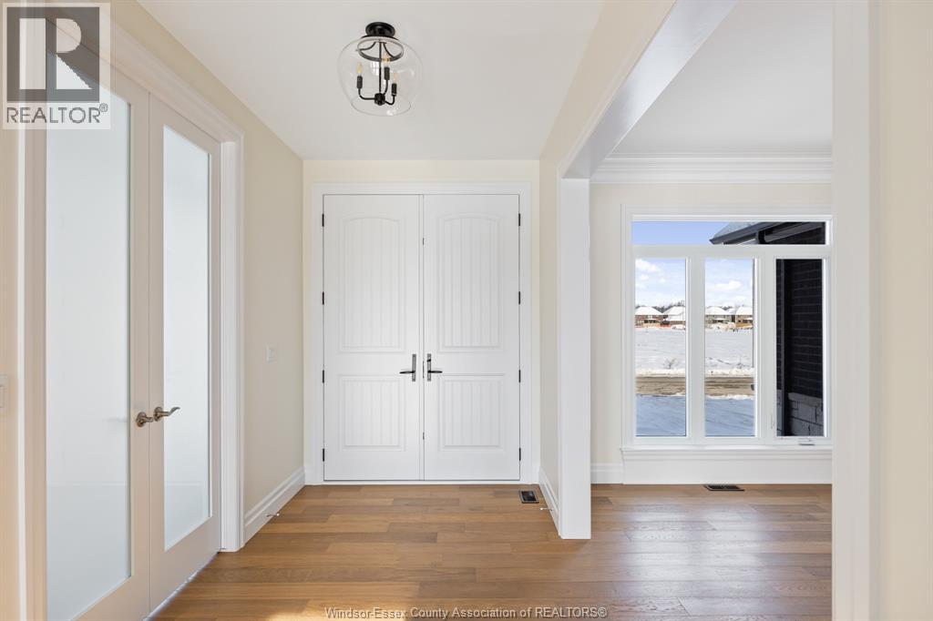 569 Holburn Street, Windsor, Ontario  N8X 0A3 - Photo 3 - 26002089