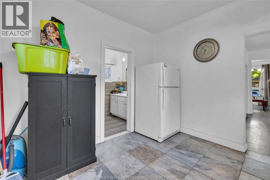 304 Langlois Avenue, Windsor, Ontario  N9A 2G1 - Photo 4 - 26002033