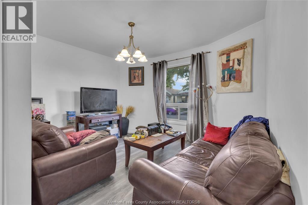 304 Langlois Avenue, Windsor, Ontario  N9A 2G1 - Photo 9 - 26002033