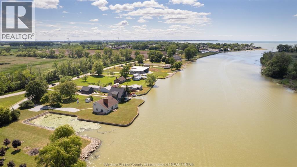21240 Dockside Road, Tilbury North, Ontario  N0P 1L0 - Photo 2 - 26002337