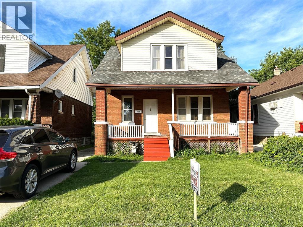 726 Partington, Windsor, Ontario  N9B 2N7 - Photo 1 - 26002380