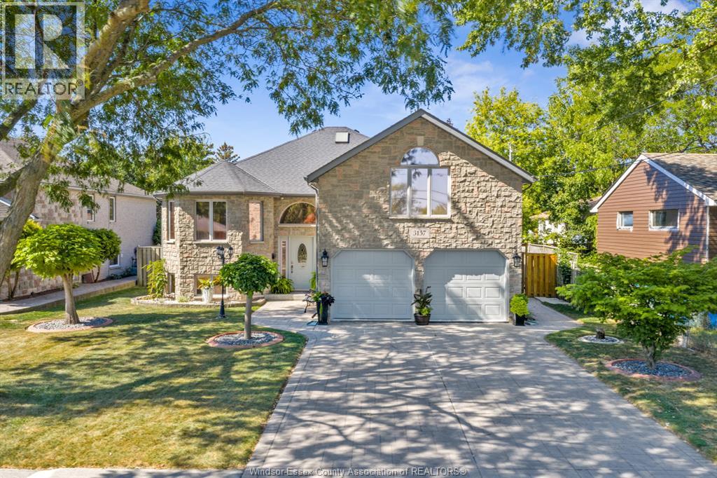 3157 Robinet, Windsor, Ontario  N8R 1P7 - Photo 2 - 26002541