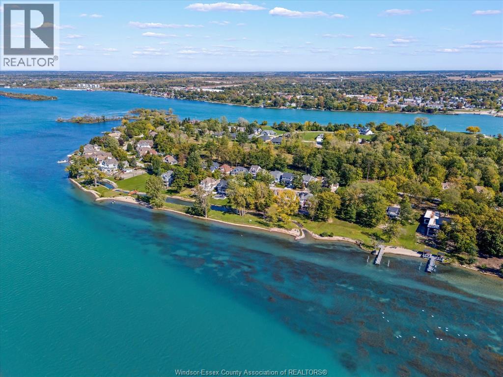 290 CRYSTAL BAY DRIVE, Amherstburg, Ontario