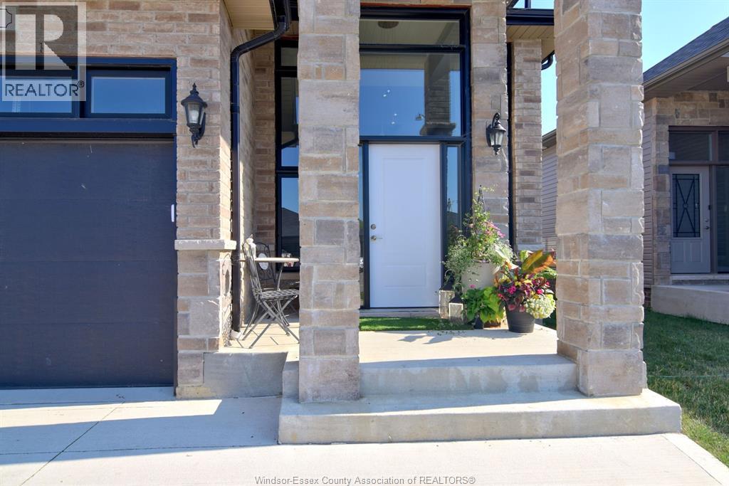 9 Woodland, Kingsville, Ontario  N9Y 0B1 - Photo 3 - 26002519