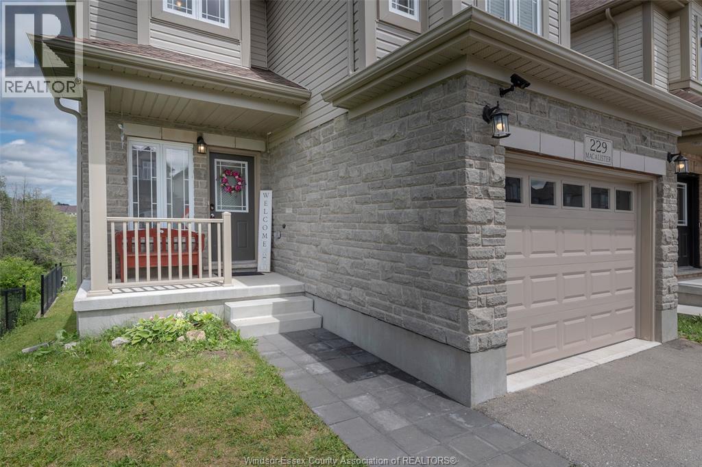 229 Macalister Boulevard, Guelph, Ontario  N1G 0G8 - Photo 2 - 26002613