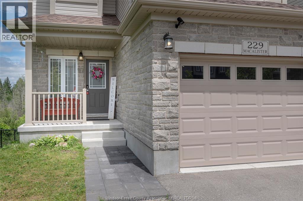 229 Macalister Boulevard, Guelph, Ontario  N1G 0G8 - Photo 3 - 26002613