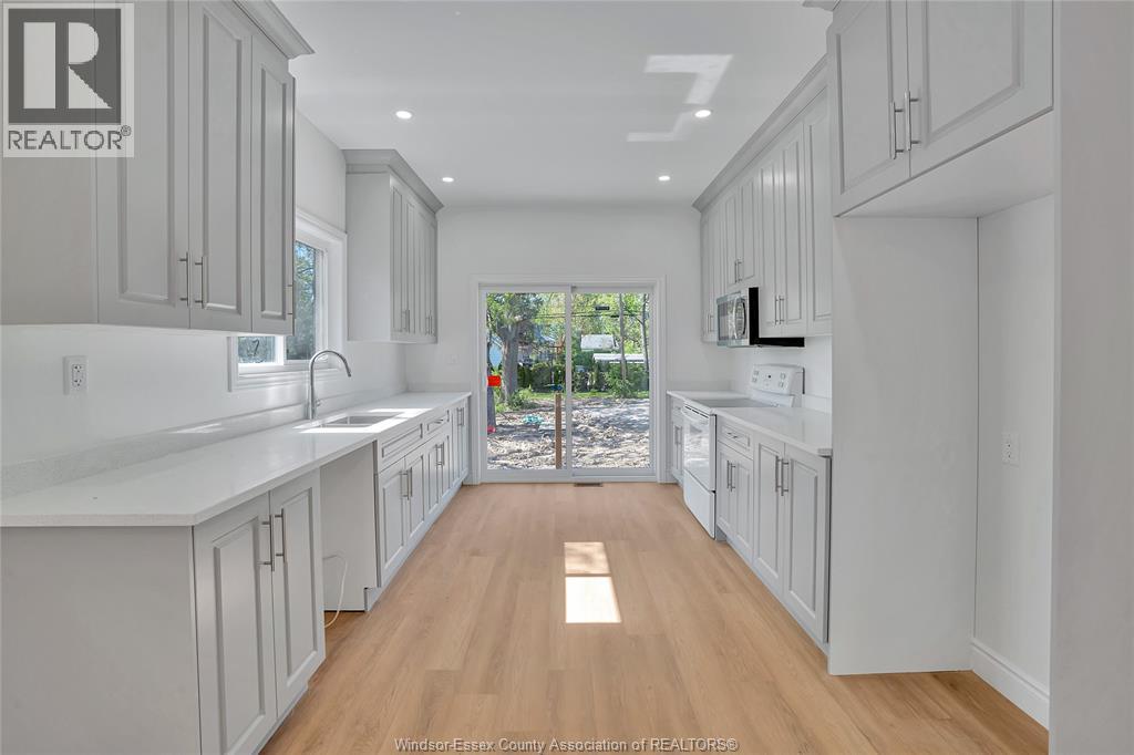 720 Grand Marais East Unit# Upper, Windsor, Ontario  N8X 3H8 - Photo 8 - 26002611