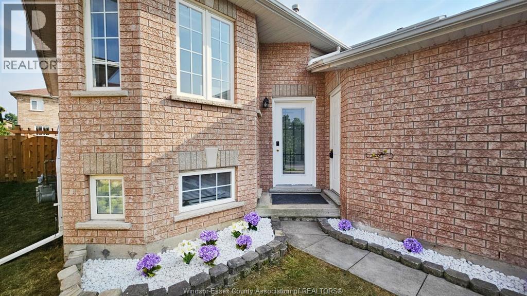 201 Hanmer Street East, Barrie, Ontario  L4M 6W7 - Photo 3 - 26002899