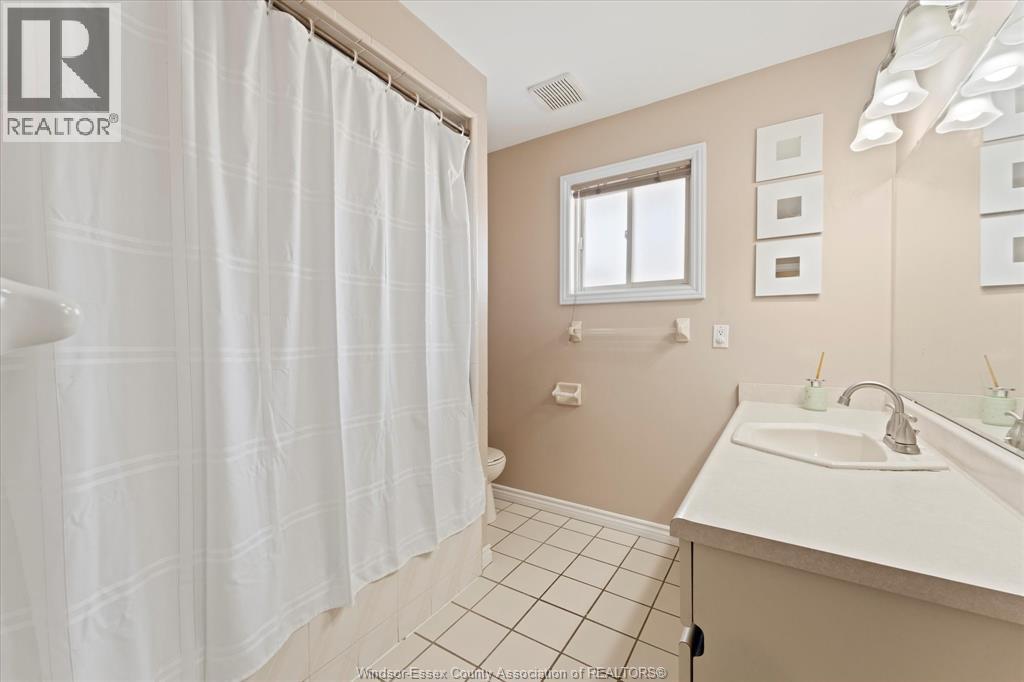 2972 Jennifer, Windsor, Ontario  N8W 5J2 - Photo 18 - 26003438
