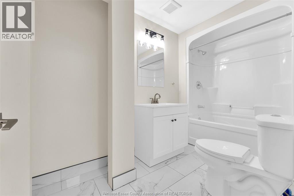 785 Hall #main, Windsor, Ontario  N9A 2L9 - Photo 15 - 26003567