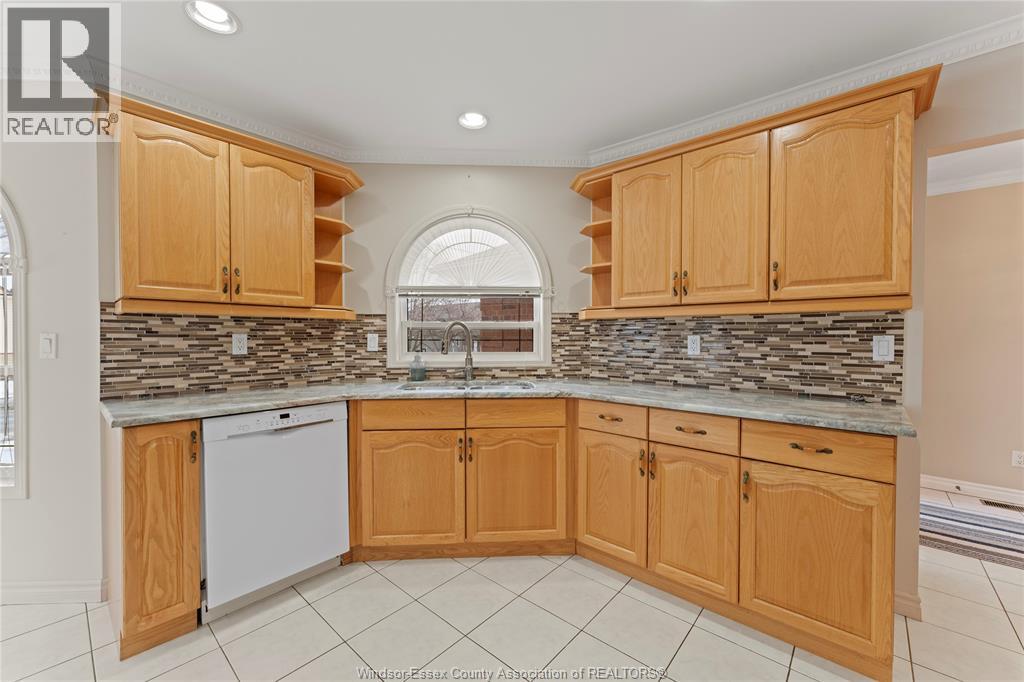 1712 Lesperance, Tecumseh, Ontario  N8N 1Y3 - Photo 13 - 26003629