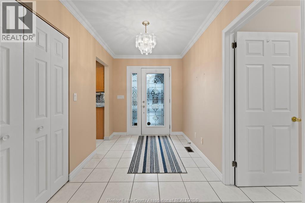 1712 Lesperance, Tecumseh, Ontario  N8N 1Y3 - Photo 4 - 26003629