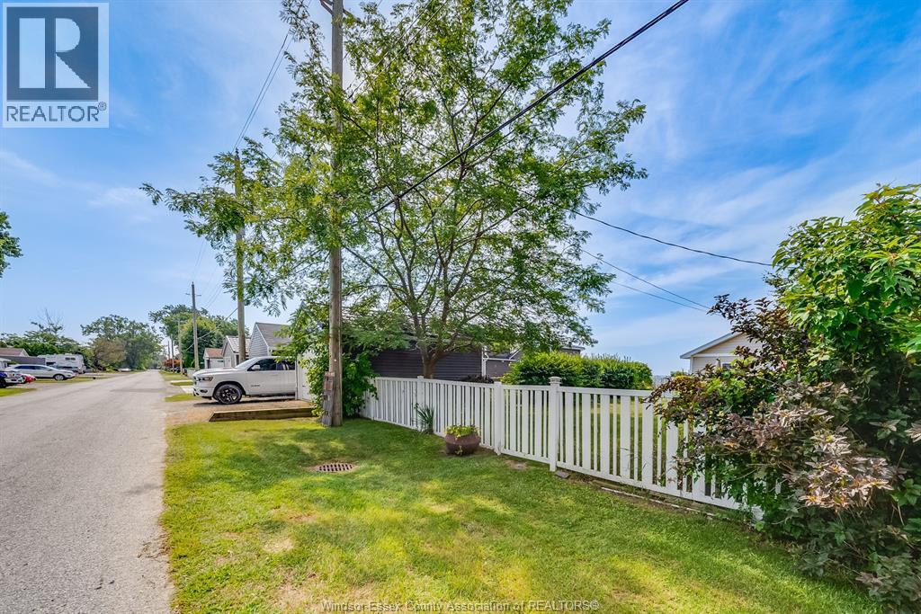 499 Lakeside Drive, Amherstburg, Ontario  N0R 1G0 - Photo 43 - 26003636