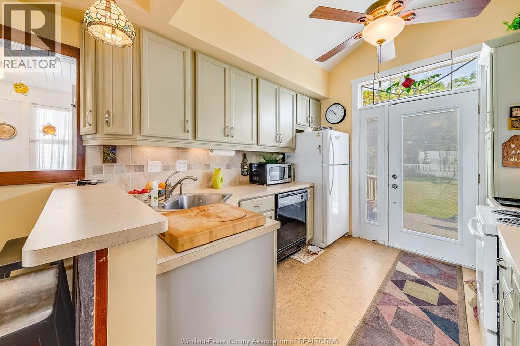 499 Lakeside Drive, Amherstburg, Ontario  N0R 1G0 - Photo 9 - 26003636