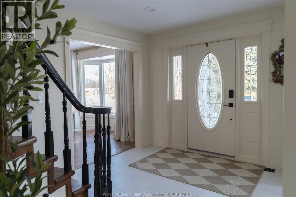 233 Old Tecumseh, Lakeshore, Ontario  N8N 3S9 - Photo 2 - 26003703