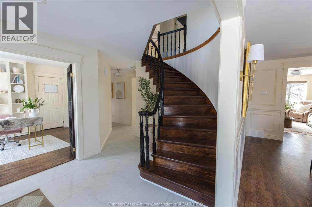 233 Old Tecumseh, Lakeshore, Ontario  N8N 3S9 - Photo 3 - 26003703