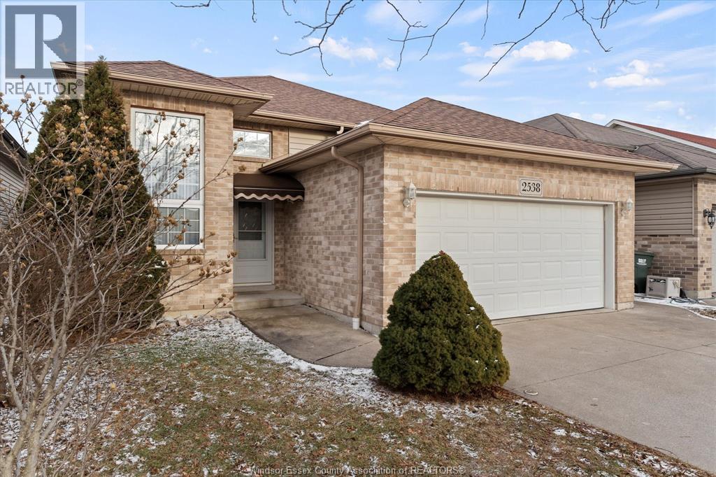 2538 Duneshill, Windsor, Ontario  N8P 1Y2 - Photo 2 - 26003959