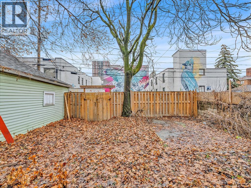 780 Dougall, Windsor, Ontario  N9A 4P8 - Photo 3 - 26003935