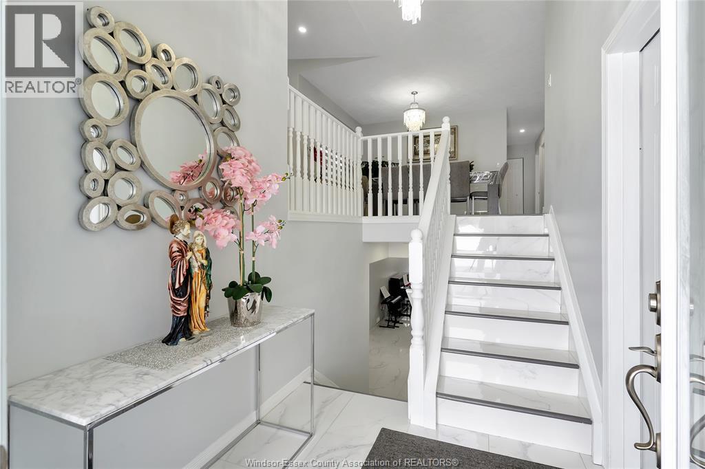 3725 Irongate, Windsor, Ontario  N8W 5T3 - Photo 2 - 26004006
