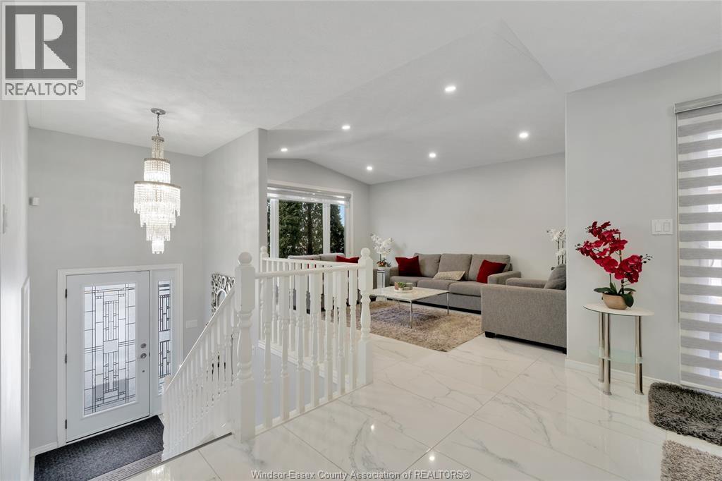3725 Irongate, Windsor, Ontario  N8W 5T3 - Photo 3 - 26004006